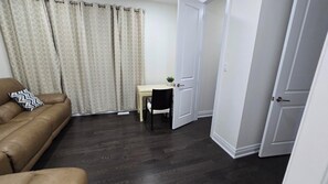 電視、壁爐