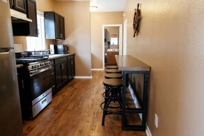 Fridge, microwave, oven, stovetop - Walk to DTLB, RetroRow, & Beach! (Long Beach)