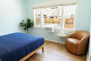 2 bedrooms, desk, iron/ironing board, WiFi