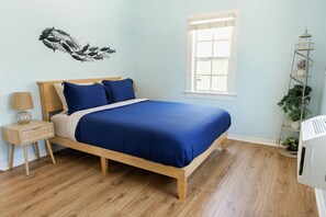 2 bedrooms, desk, iron/ironing board, WiFi