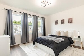 4 chambres, bureau, fer et planche à repasser, accès au Wi-Fi (inclus)