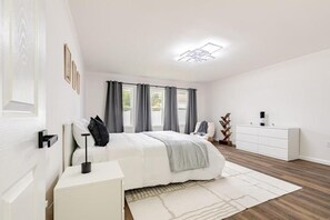 4 habitaciones, escritorio, tabla de planchar con plancha y wifi gratis 