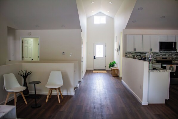 Interior - Cardinal Nest – Cozy Home Near Airport & St. Charles, Gateway Arch & Zoo (Saint Ann)