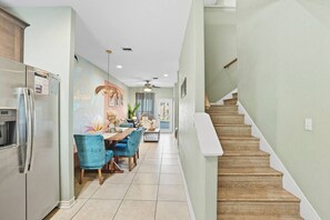 Interior - FREE Golf Cart • Pool • 5-Min Walk to Beach • Dog friendly • Floor Bedroom (Port Aransas)