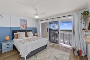 3 bedrooms, bed sheets