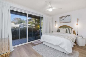 3 bedrooms, bed sheets