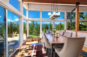 House | In-room dining