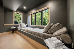 5 chambres, bureau, fer et planche à repasser, accès au Wi-Fi (inclus)
