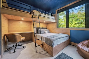 5 bedrooms, desk, iron/ironing board, free WiFi