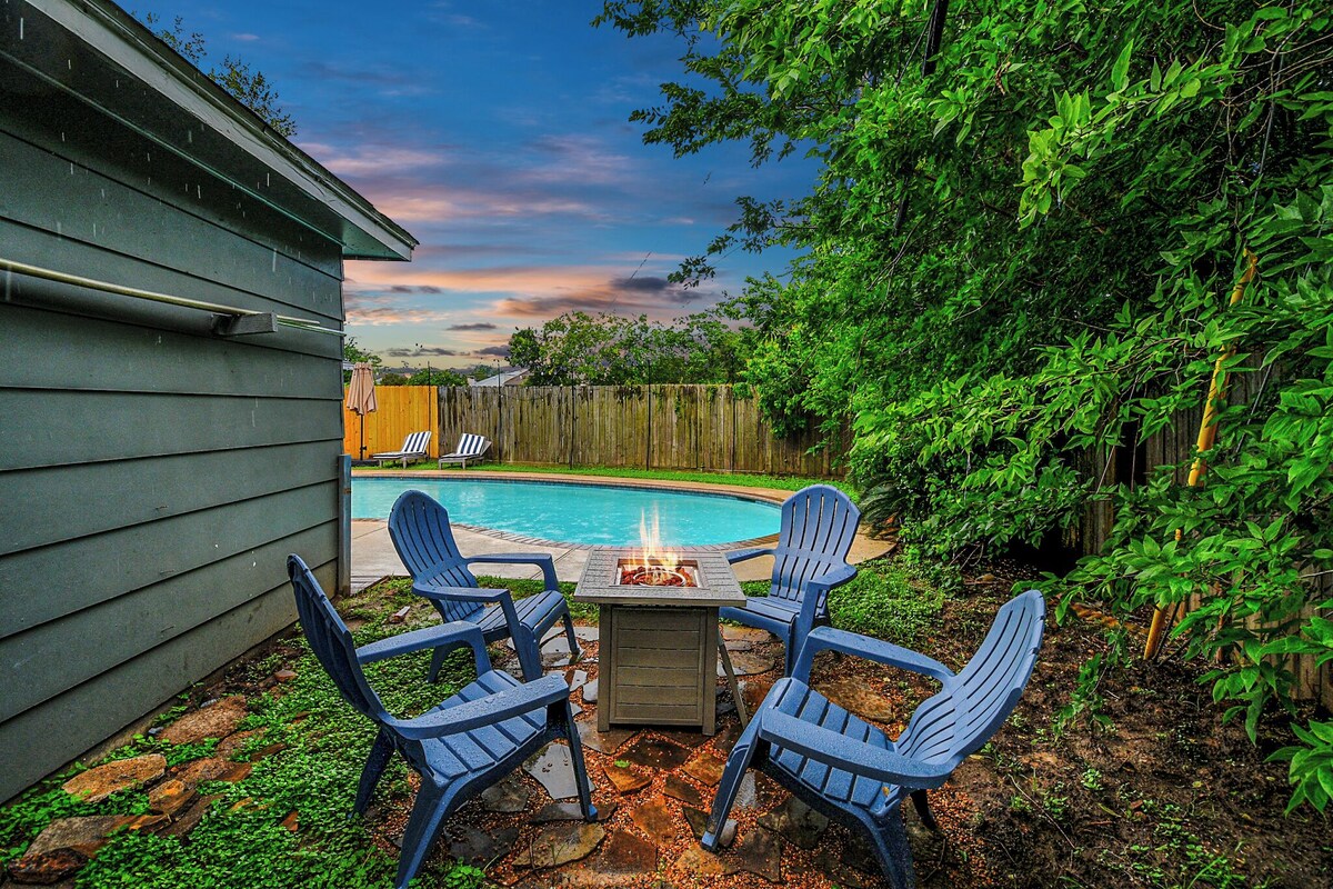 Photo 28 of 5 Bed Family Fun - Fun Pool - Cozy Fire Pit - Games Shed - Outdoor Move Night
