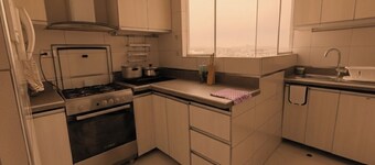 Cozy central shelter, steps away from the Mall (Ideal for families and friends).