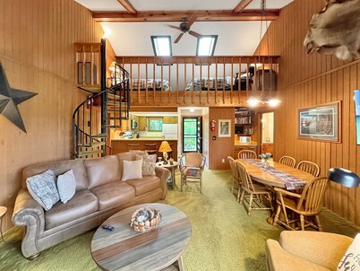 Bear Hills Retreat with Scenic Fairway Views