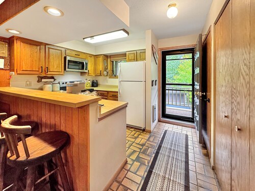 Bear Hills Retreat with Scenic Fairway Views