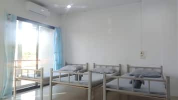 Family Townhome, 4 Bedrooms, Mountain View | Free WiFi, bed sheets