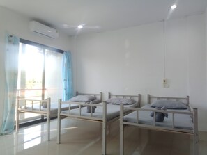 Family Townhome, 4 Bedrooms, Mountain View | Free WiFi, bed sheets