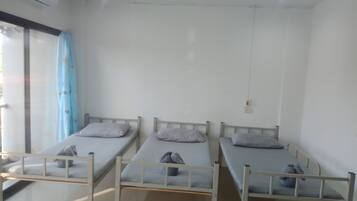 Family Townhome, 4 Bedrooms, Mountain View | Free WiFi, bed sheets