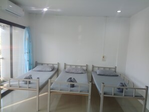 Family Townhome, 4 Bedrooms, Mountain View | Free WiFi, bed sheets