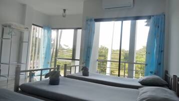 Family Townhome, 4 Bedrooms, Mountain View | Free WiFi, bed sheets