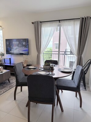 Dining - Balaycation 3 BR, 2BA, 5 Beds, sleeps 8 (Davao City)