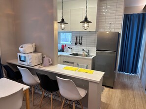 Microwave, oven, stovetop, dishwasher - Max. 12 people OK! Less than 15 minutes walk to the station and the sea! A house in a good location in Kamakura! (鎌倉市大町)