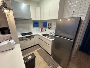 Micro-ondes, four, plaque de cuisson, lave-vaisselle