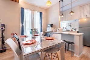 Dining - Max. 12 people OK! Less than 15 minutes walk to the station and the sea! A house in a good location in Kamakura! (鎌倉市大町)