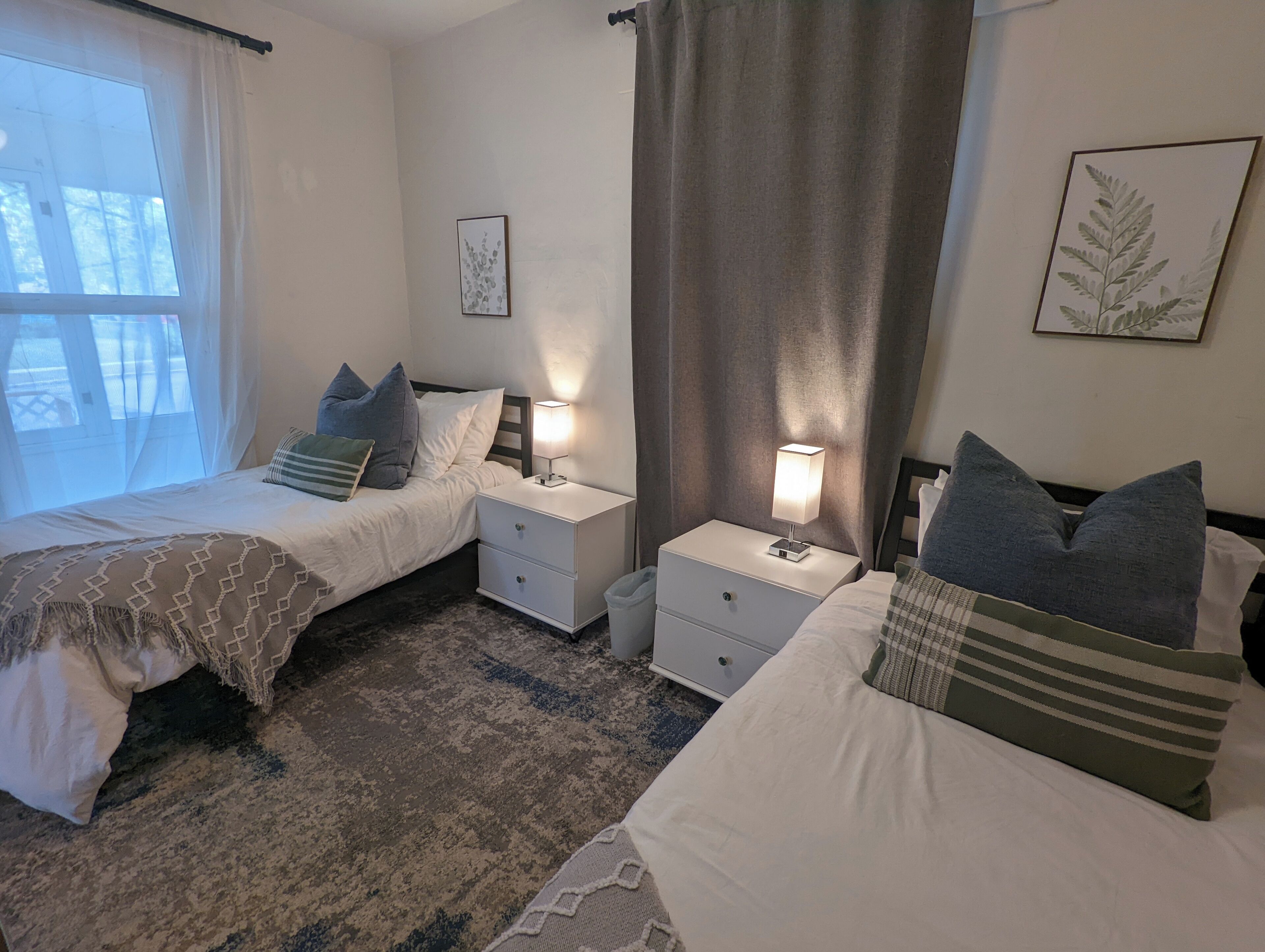 3 bedrooms, desk, iron/ironing board, travel crib