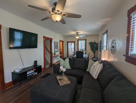 Smart TV. Vicky's Place - 3 bed, 1-bath, Pet Friendly w/Yard & Parking