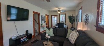 Vicky's Place - 3 bed, 1-bath, Pet Friendly w/Yard & Parking
