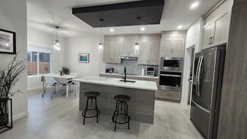 Mikrowelle, Ofen, Herdplatte, Geschirrspüler