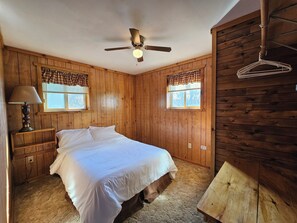 2 bedrooms, travel cot, bed sheets