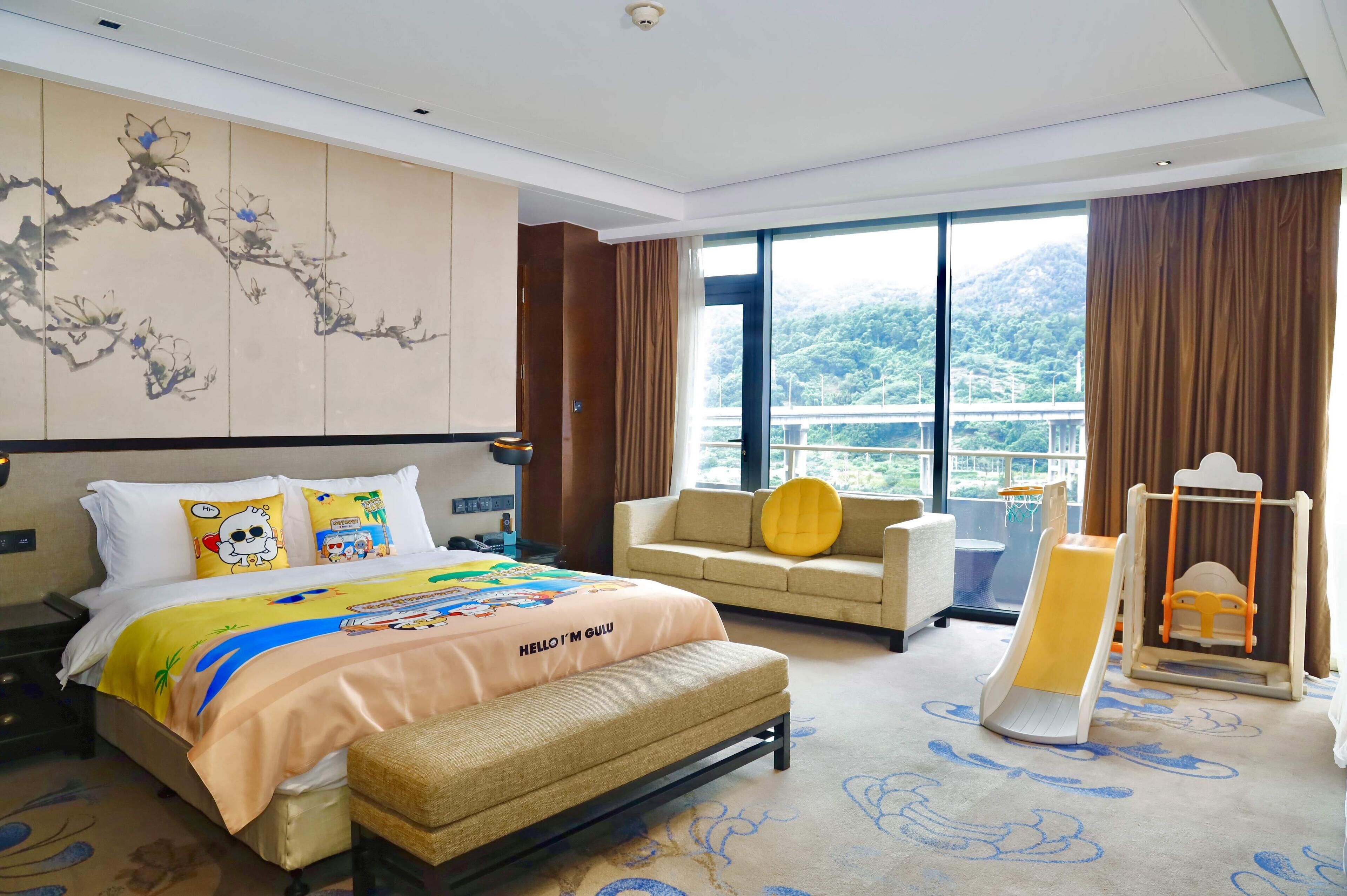 童趣亲子主题家庭房 | 迷你吧、客房内保险箱、遮光窗帘、熨斗/熨衣板