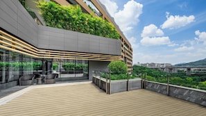 Luxury Studio Suite | Terrace/patio