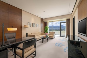 Elite Double Room | In-room safe, blackout drapes, iron/ironing board, free WiFi