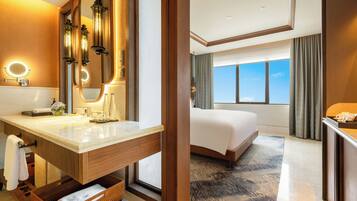 Hochwertige Bettwaren, Pillowtop-Betten, kostenlose Minibar, Zimmersafe