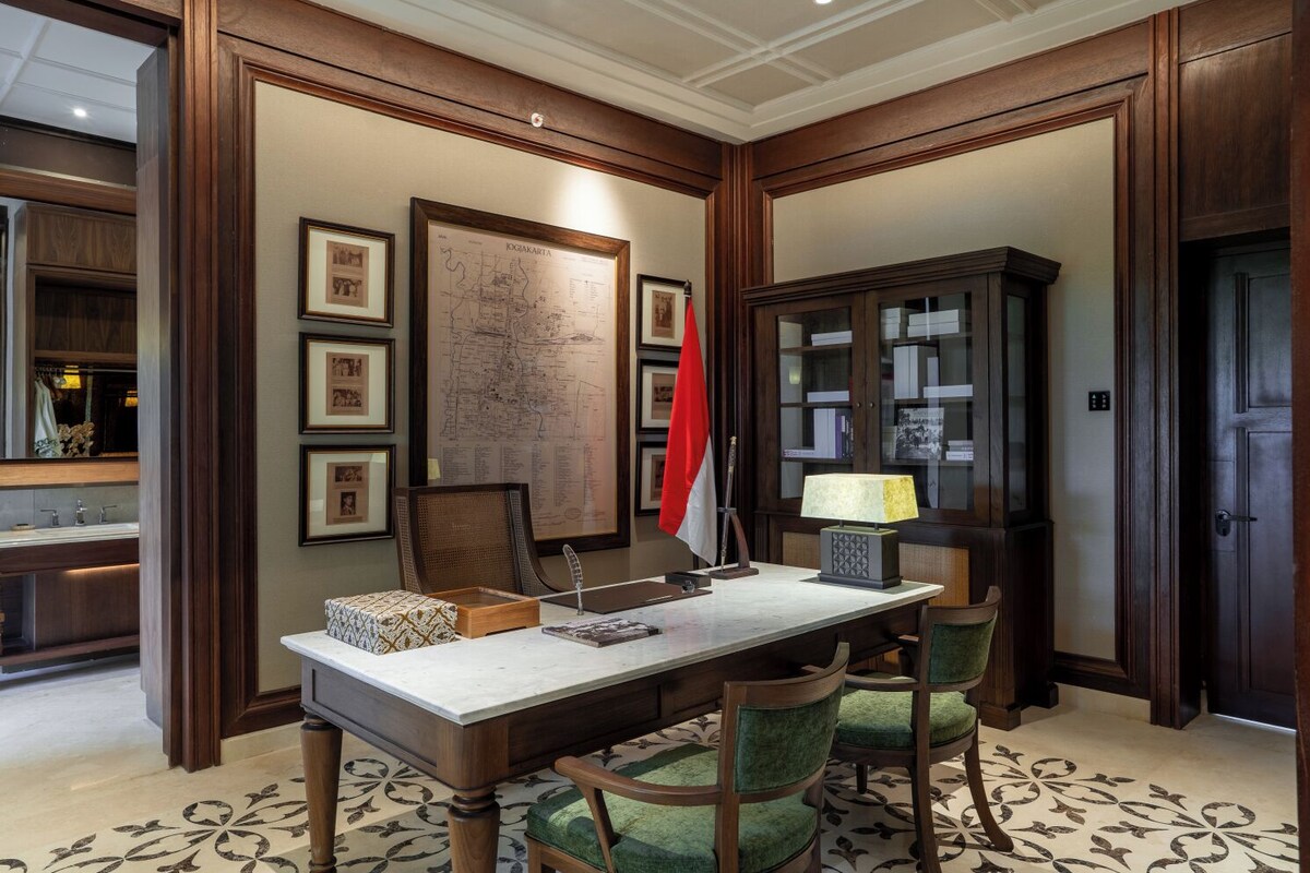 Soedirman Suite | Pillow-top beds, minibar, in-room safe, blackout curtains