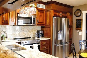 Private kitchen - A lovely place, 4-bedroom house with BBQ Ramada (Tucson)