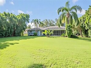 Property grounds - Luxury Fort Myers Villa w/Pool, Chef Kitchen & Half-Acre Paradise (Fort Myers)