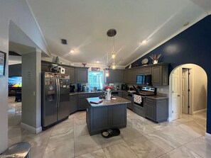 Private kitchen - Luxury Fort Myers Villa w/Pool, Chef Kitchen & Half-Acre Paradise (Fort Myers)