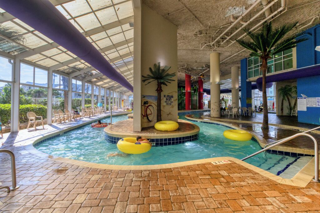 Innendørsbasseng og utendørsbasseng