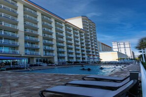 Piscine intérieure, piscine extérieure