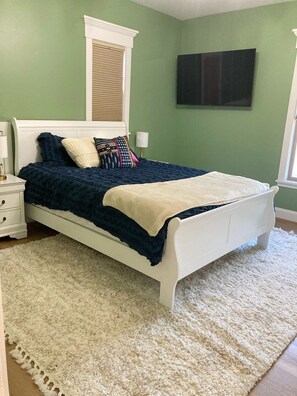 4 bedrooms, iron/ironing board, free WiFi, bed sheets