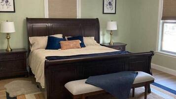 4 bedrooms, iron/ironing board, free WiFi, bed sheets