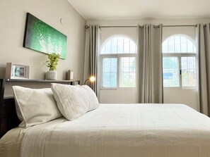 3 bedrooms, iron/ironing board, Internet, bed sheets