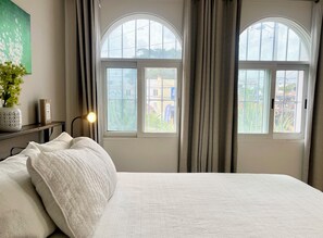 3 bedrooms, iron/ironing board, internet, bed sheets