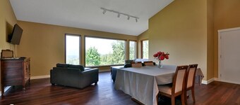 THE VIEW BNB 
Forest Retreat with Scenic Farm Views | 10 Min to Chilliwack