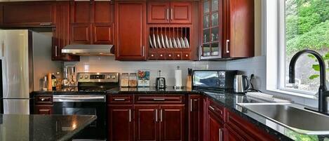 Geladeira, micro-ondas, fogão, cooktop