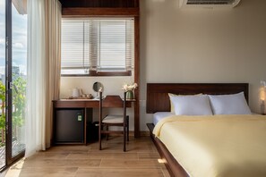 Deluxe Quadruple Room, Balcony - HÔM Stay - Phố đi bộ (Thuan Hoa Ward)