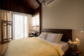 Habitación cuÔdruple Deluxe, balcón | Escritorio, espacio para trabajar con laptop y wifi gratis