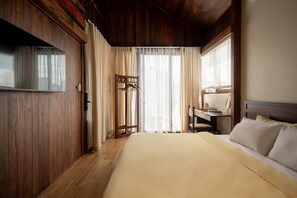 Deluxe Quadruple Room, Balcony - HÔM Stay - Phố đi bộ (Thuan Hoa Ward)